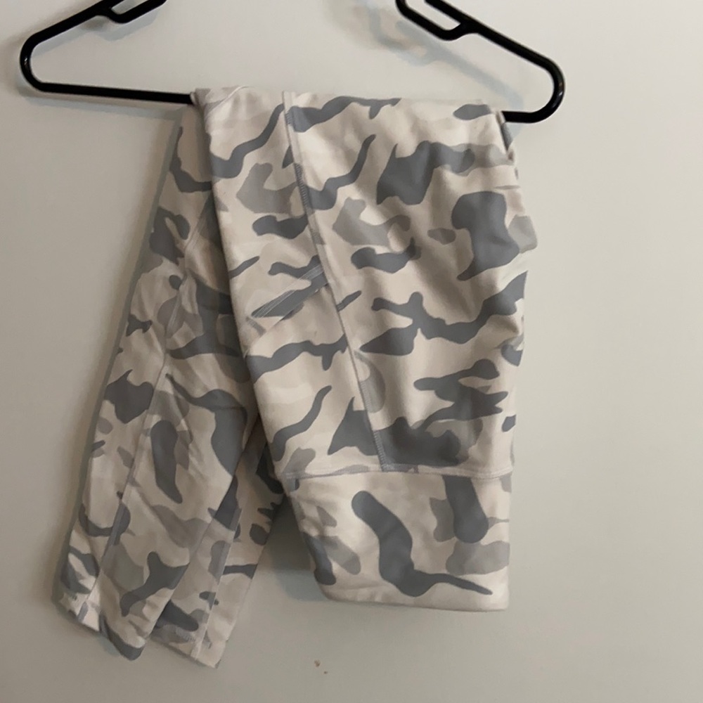 White camo leggings